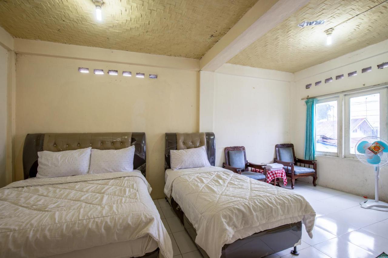Hotel Jogja Букиттинги Экстерьер фото
