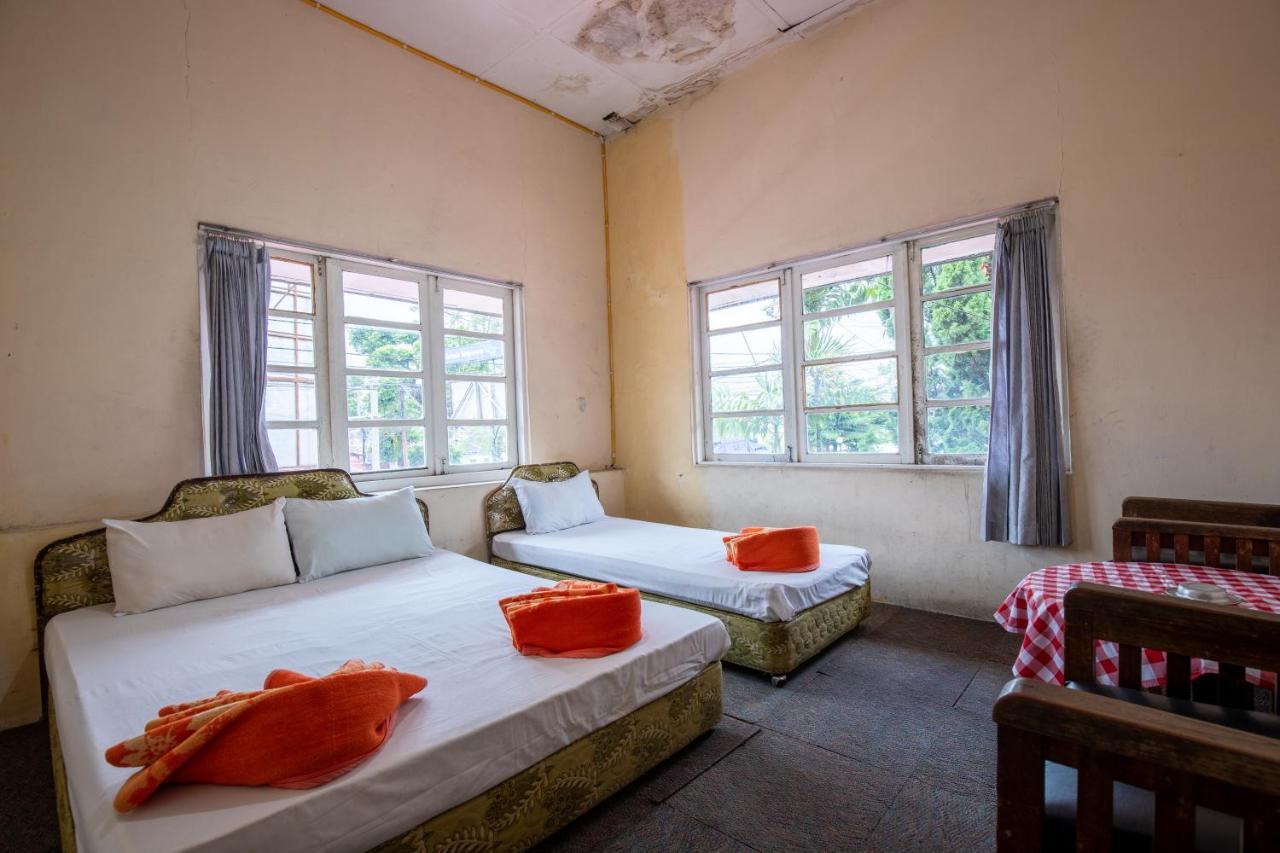 Hotel Jogja Букиттинги Экстерьер фото
