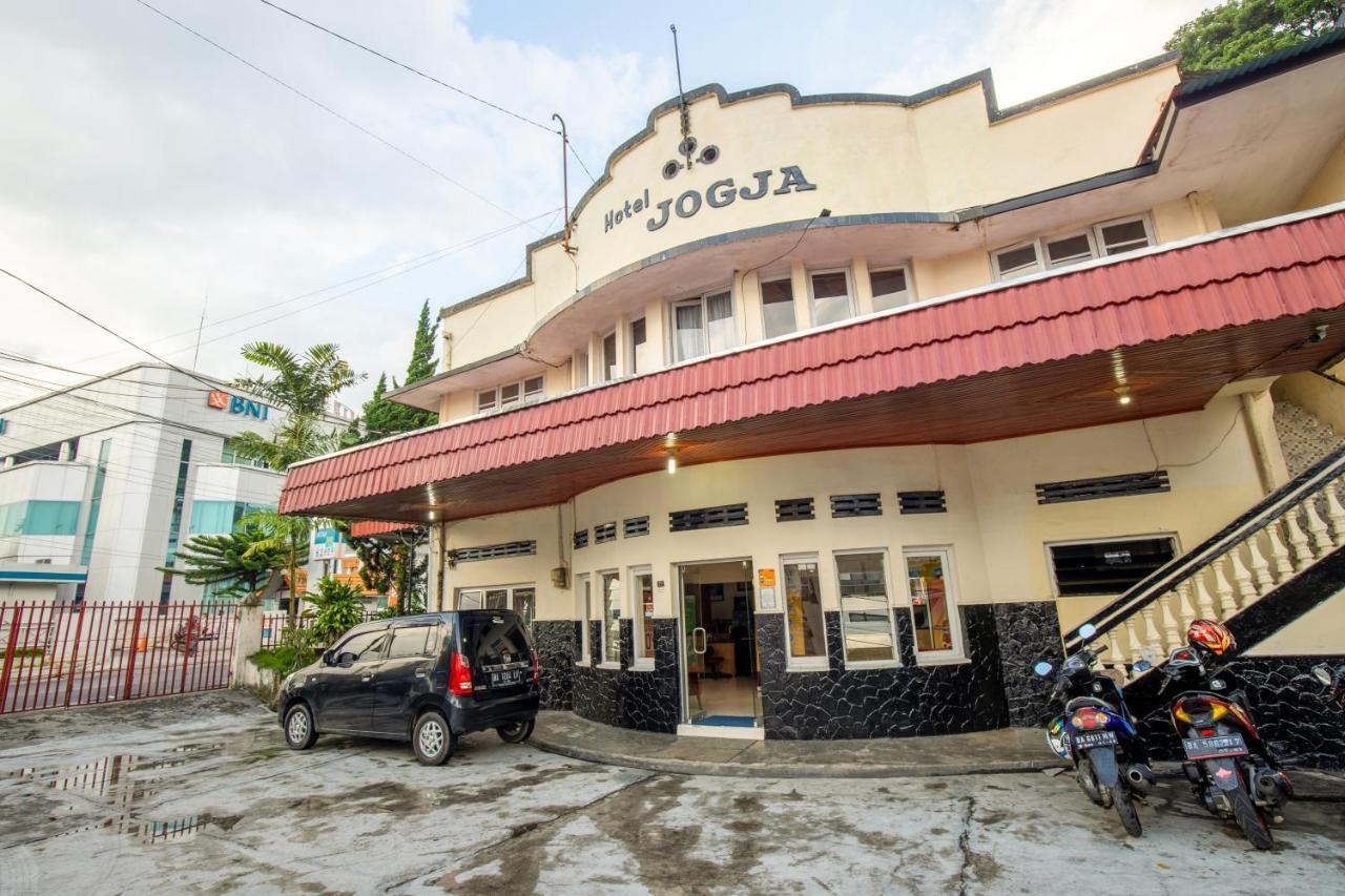 Hotel Jogja Букиттинги Экстерьер фото