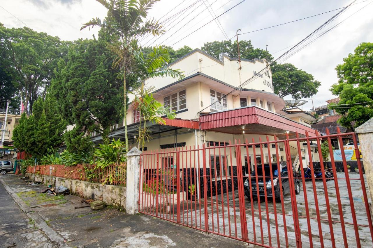Hotel Jogja Букиттинги Экстерьер фото