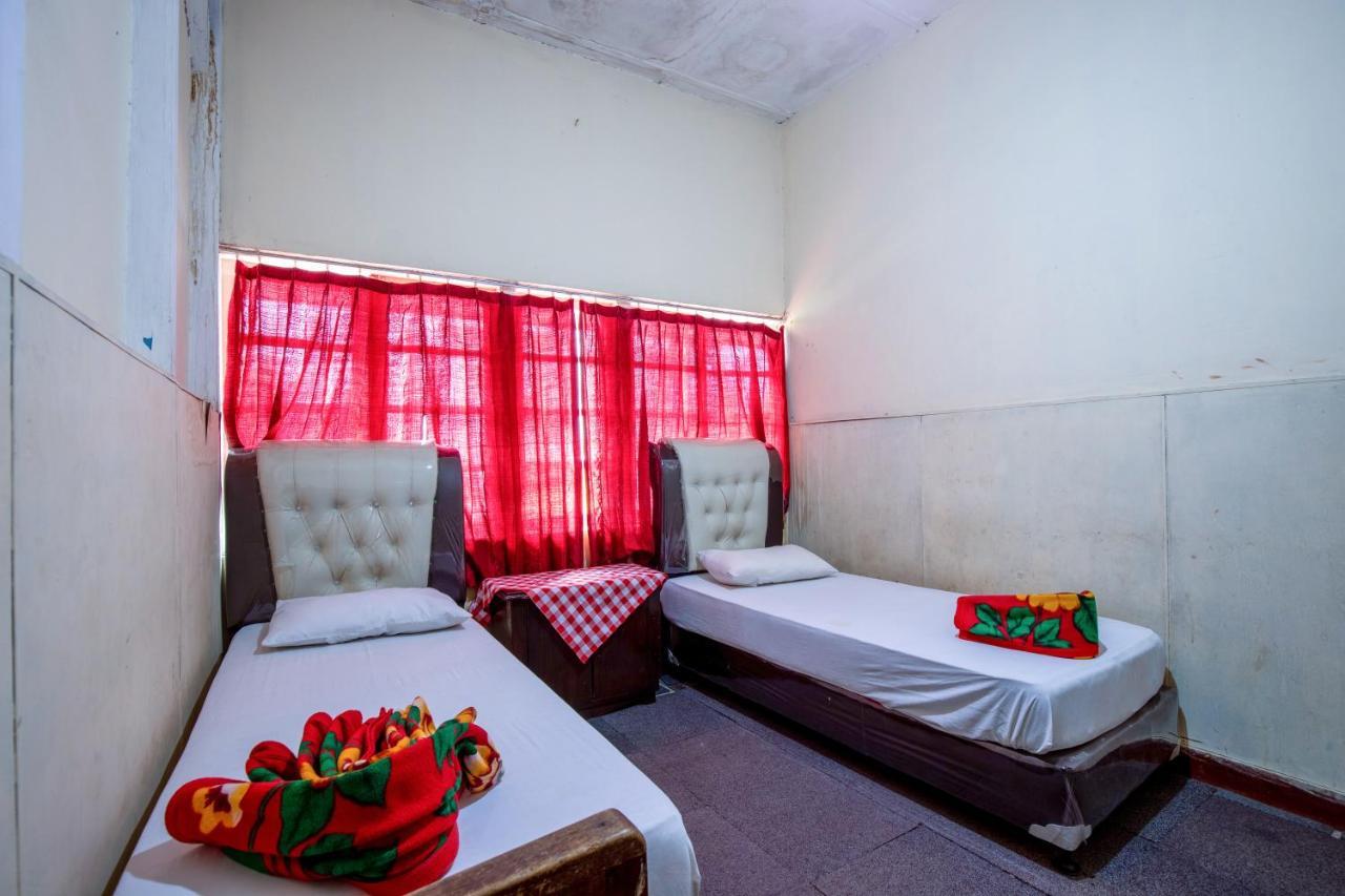Hotel Jogja Букиттинги Экстерьер фото