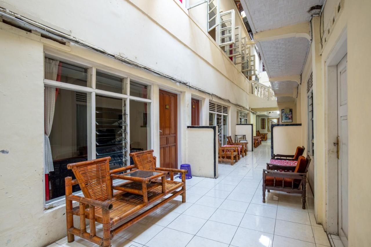 Hotel Jogja Букиттинги Экстерьер фото