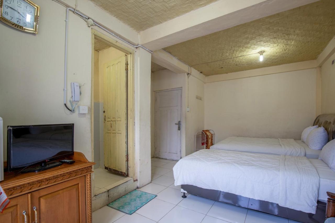 Hotel Jogja Букиттинги Экстерьер фото
