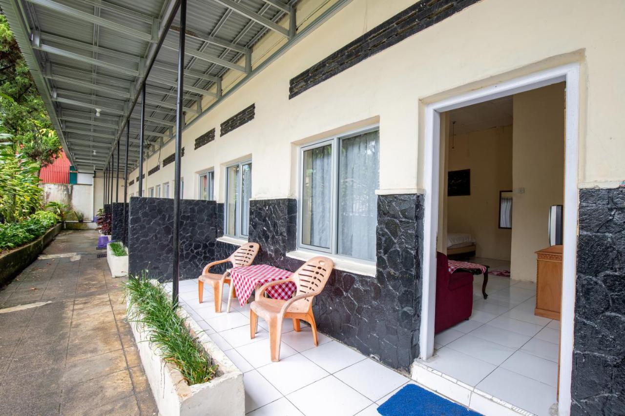 Hotel Jogja Букиттинги Экстерьер фото