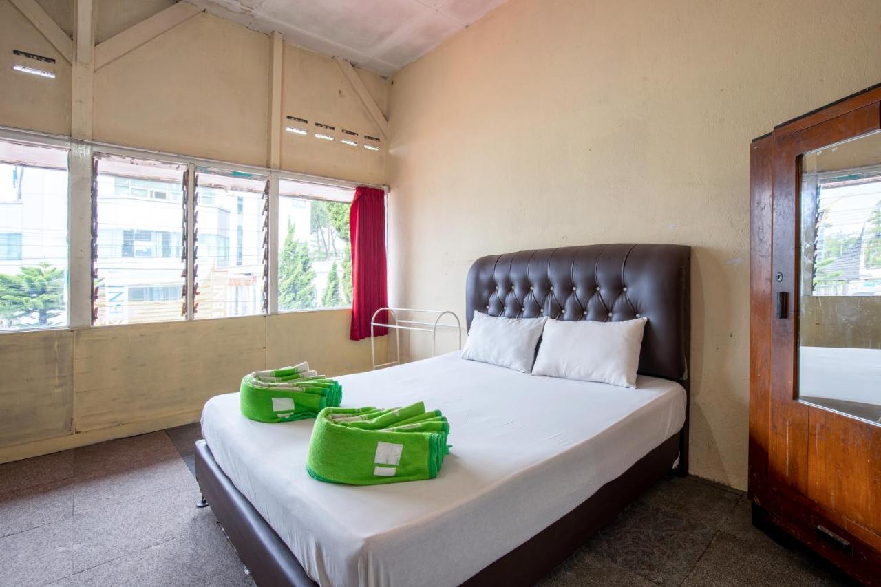 Hotel Jogja Букиттинги Экстерьер фото