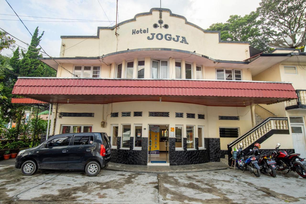 Hotel Jogja Букиттинги Экстерьер фото